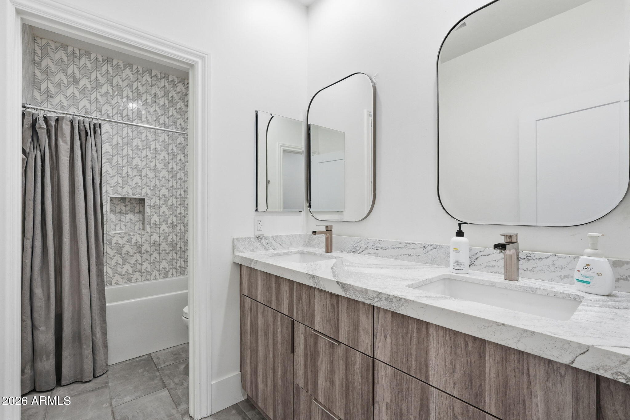 9832 E EDGESTONE Drive