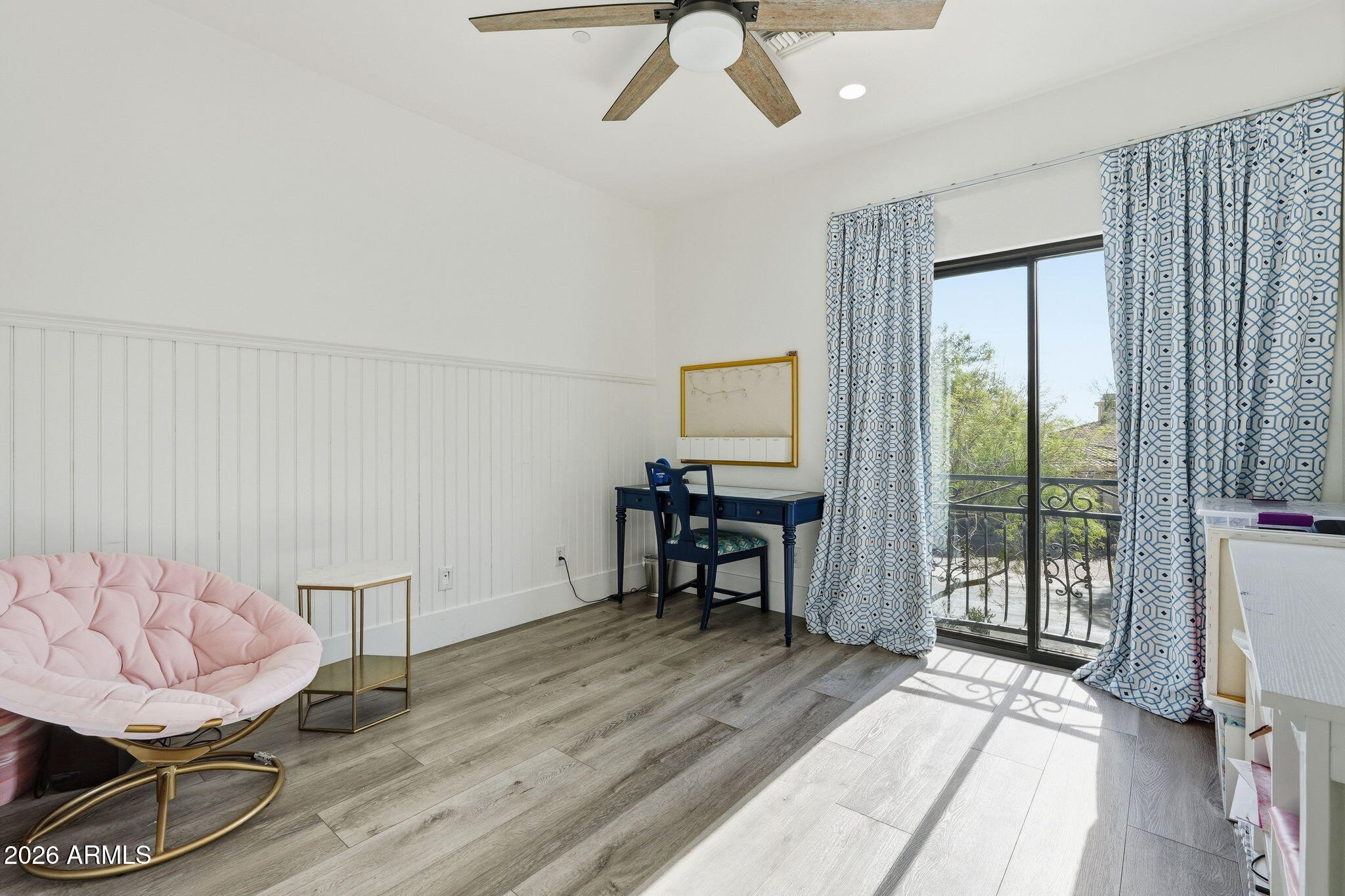 9832 E EDGESTONE Drive