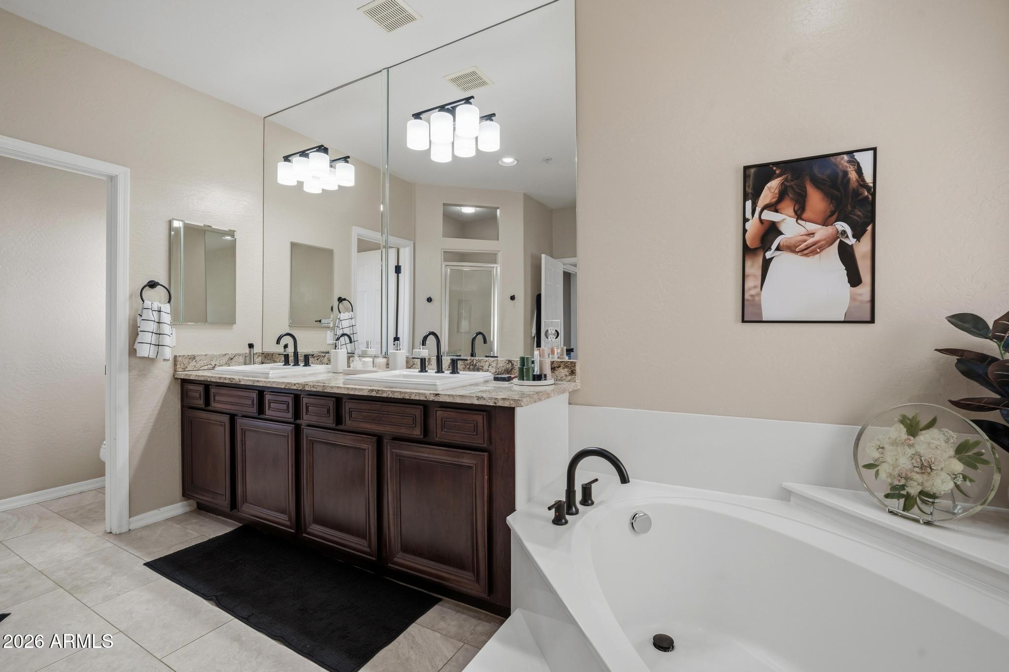 3935 E ROUGH RIDER Road 1112