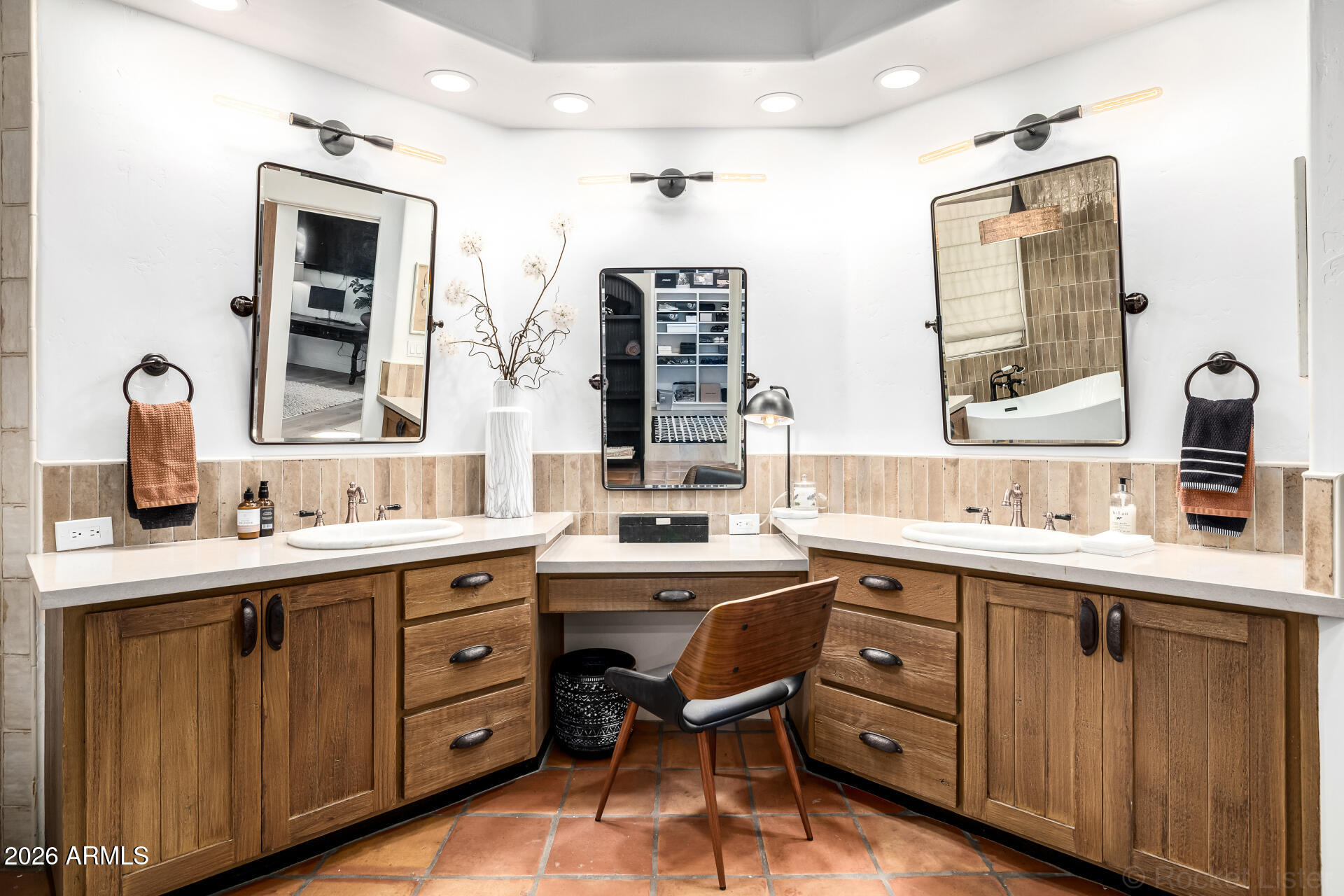 10801 E HAPPY VALLEY Road 24