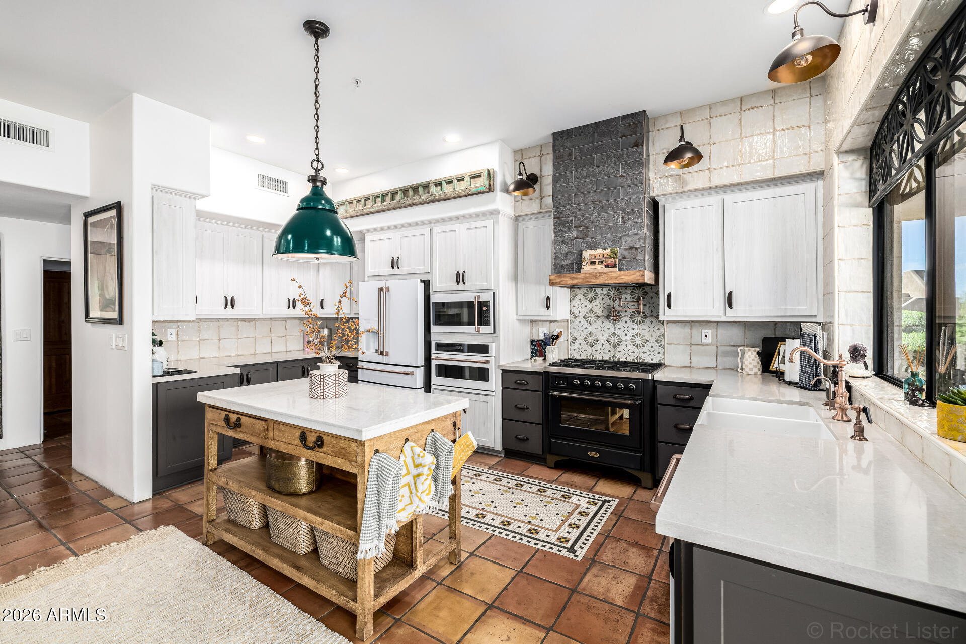 10801 E HAPPY VALLEY Road 24