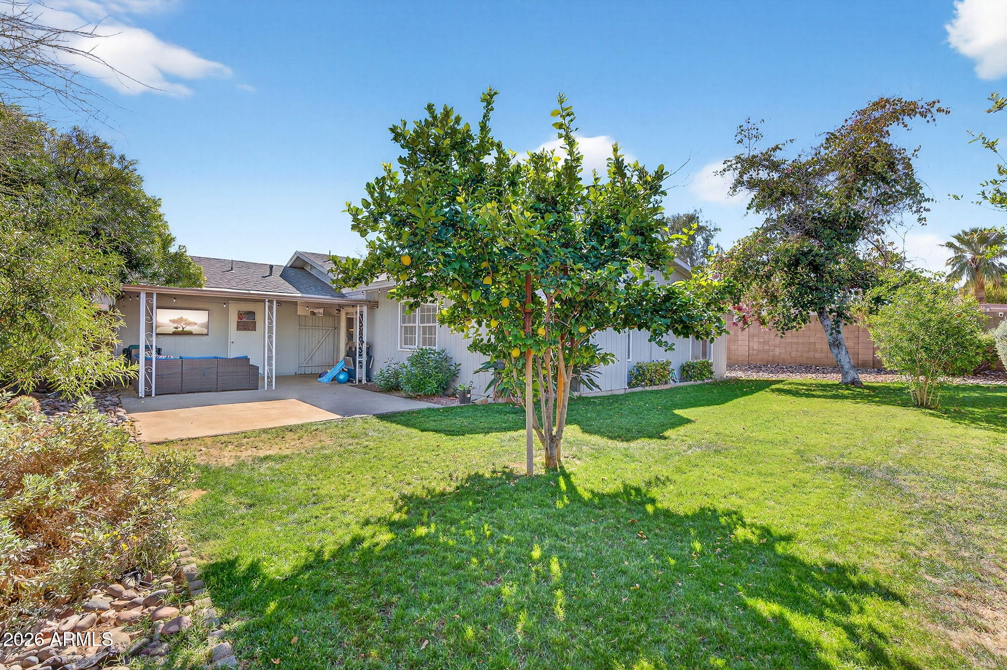 2822 E WILLOW Avenue