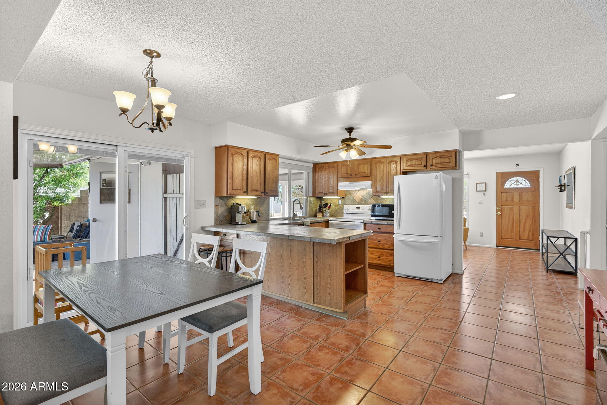 2822 E WILLOW Avenue