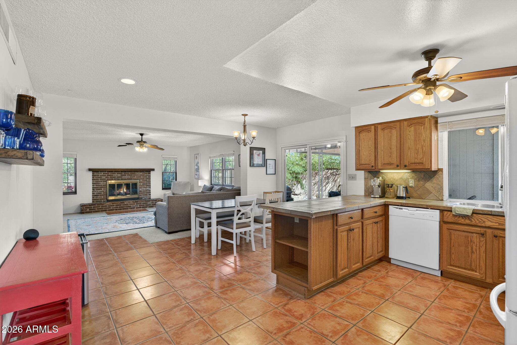 2822 E WILLOW Avenue