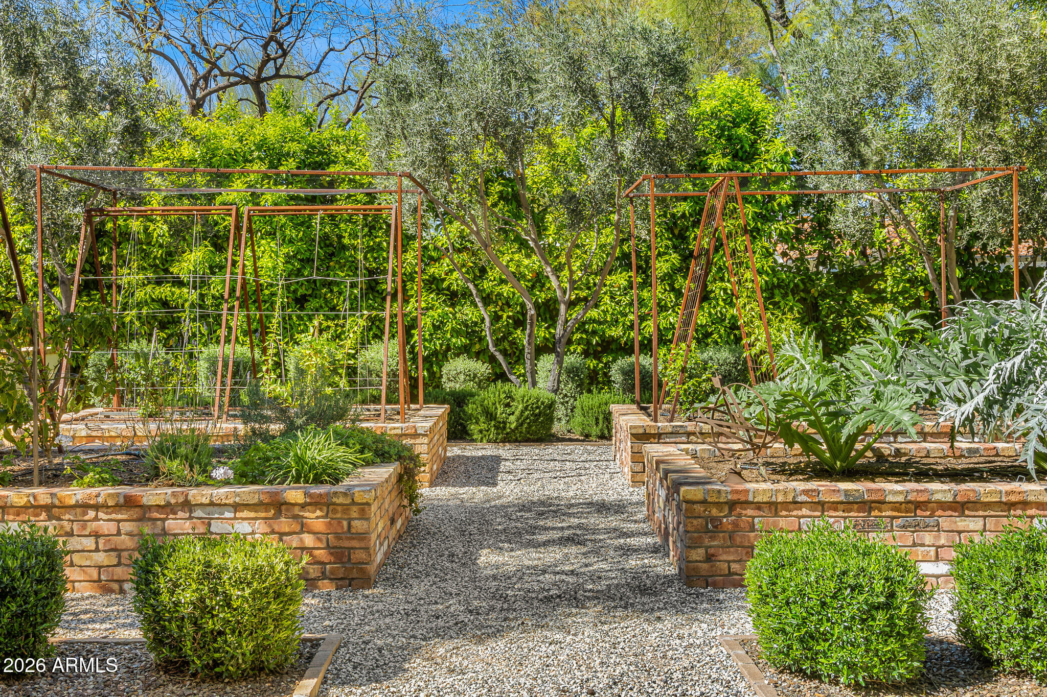 5858 E CABALLO Drive