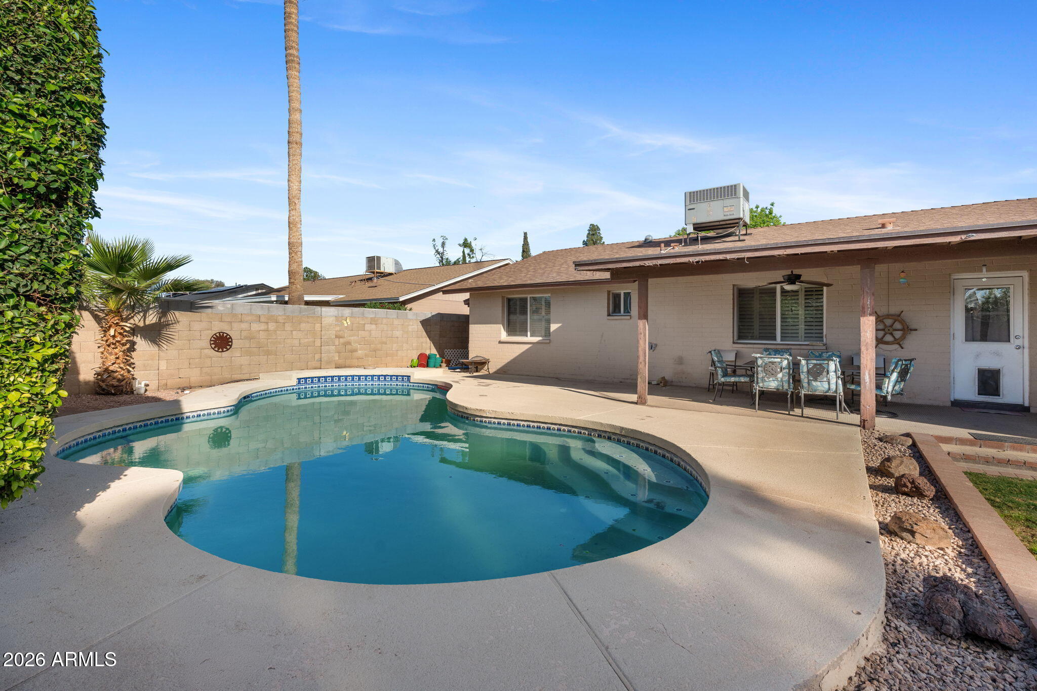 2137 E APOLLO Avenue