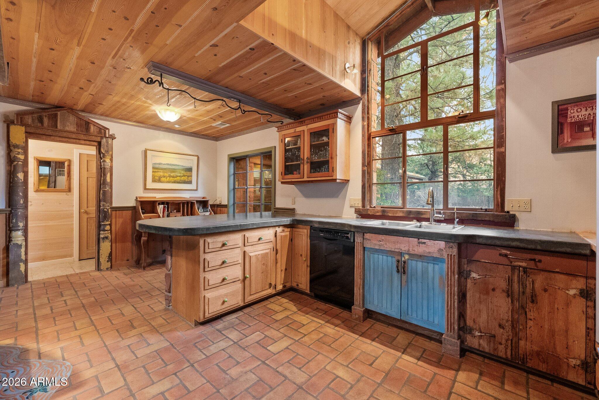 180 Copper Cliffs Lane
