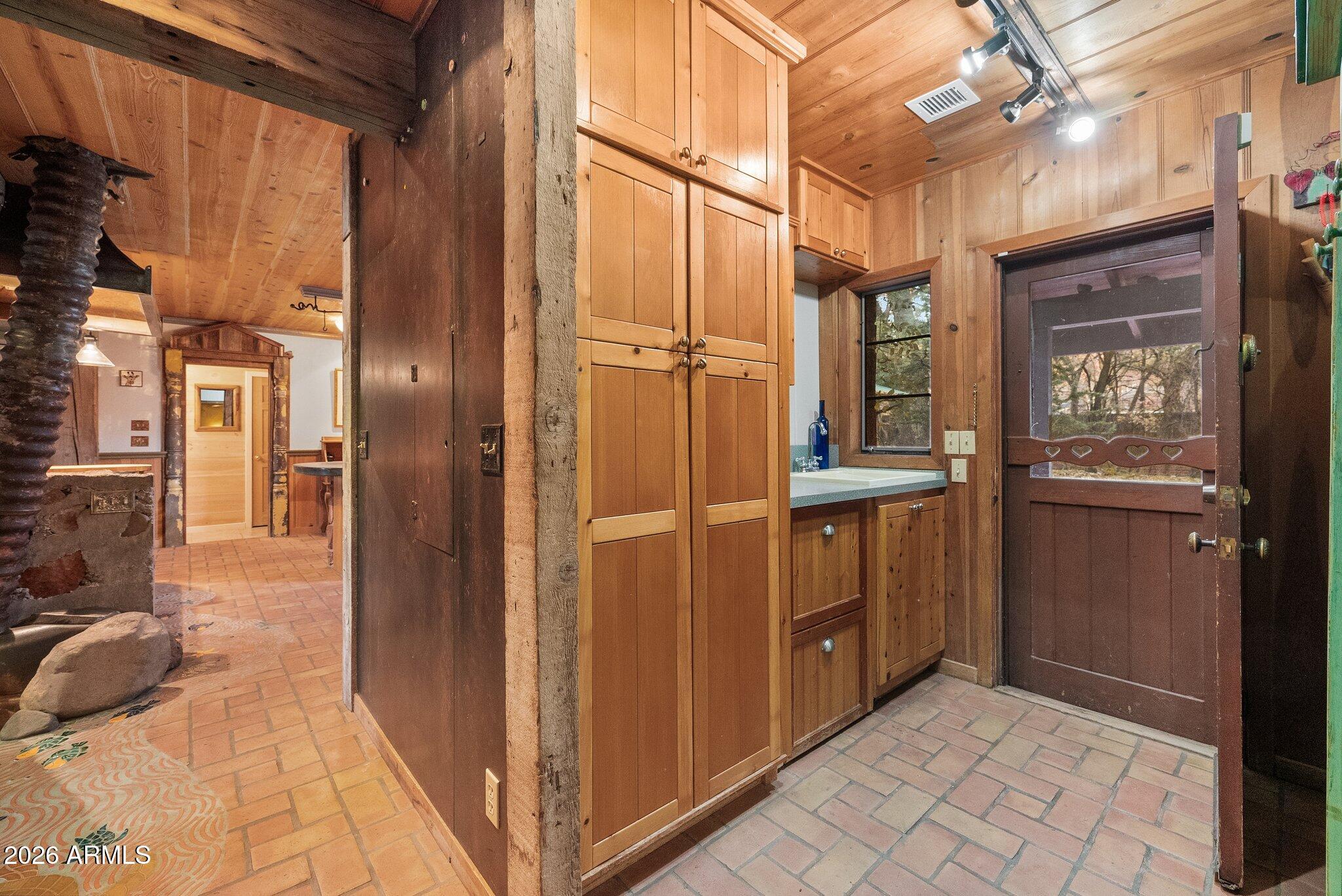 180 Copper Cliffs Lane