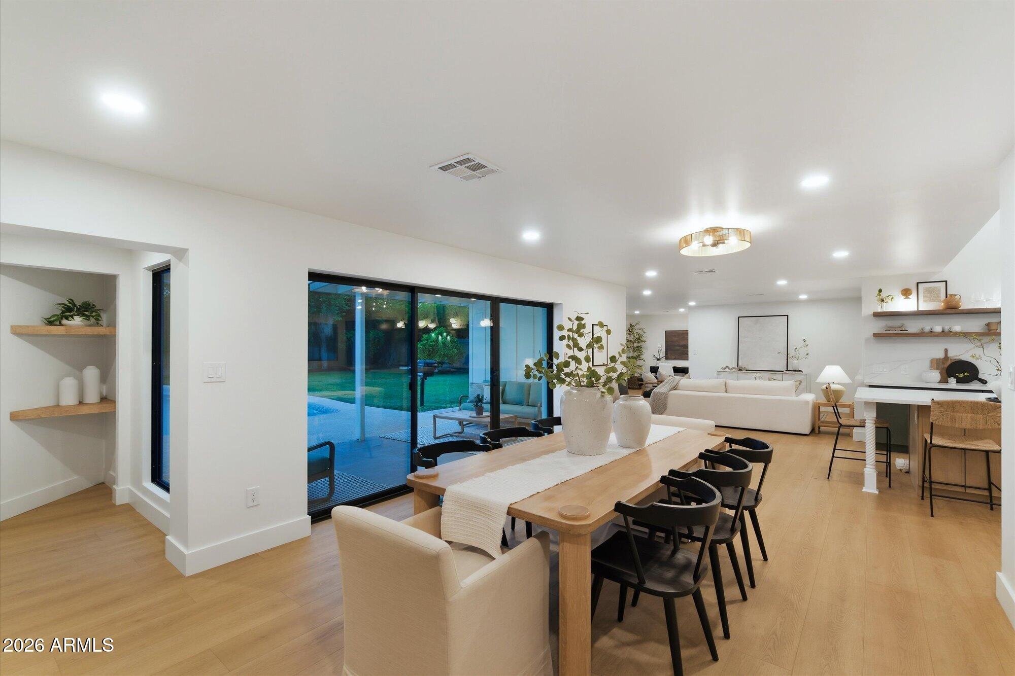 325 W LOMA Lane