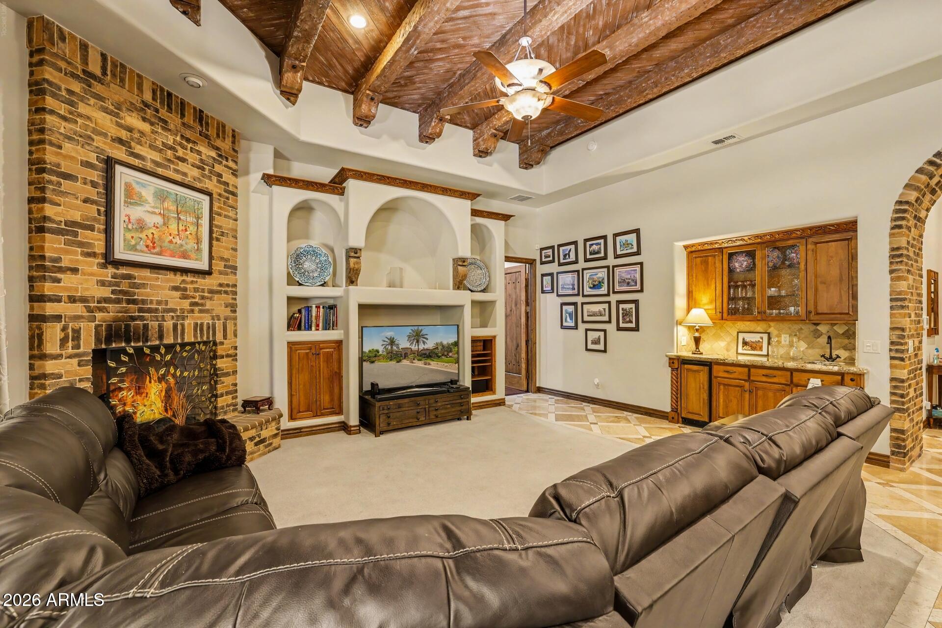 3937 E MENLO Circle