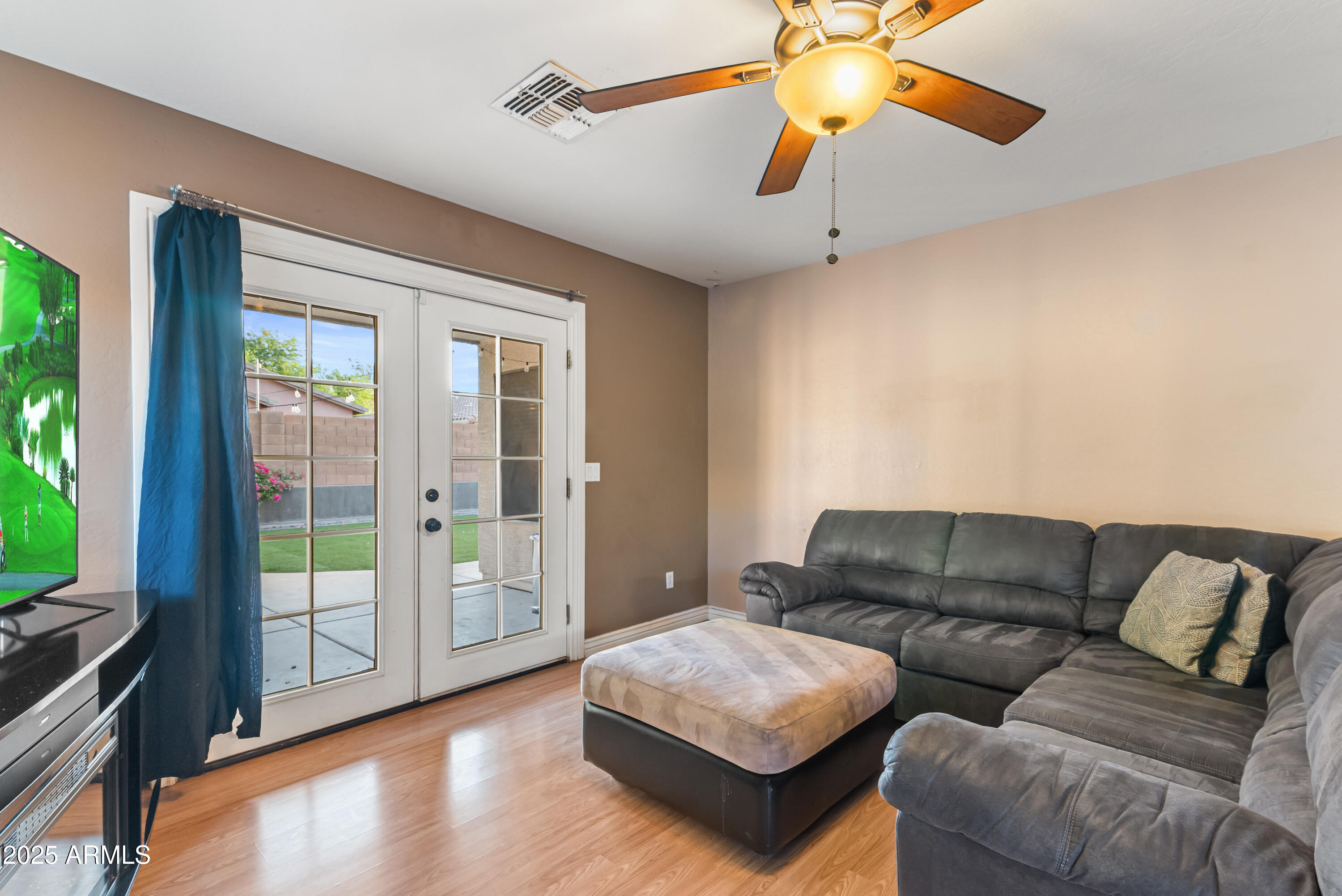 2113 W NANCY Lane