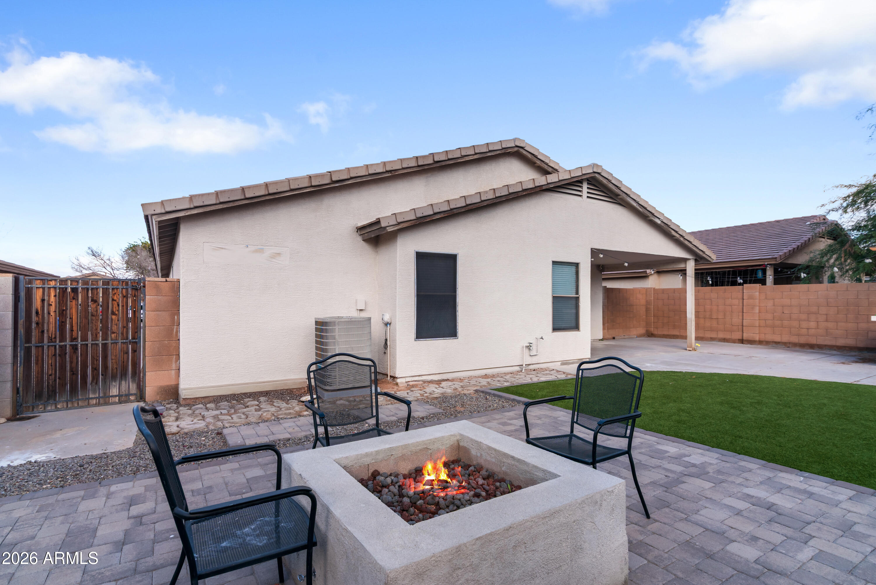 2113 W NANCY Lane
