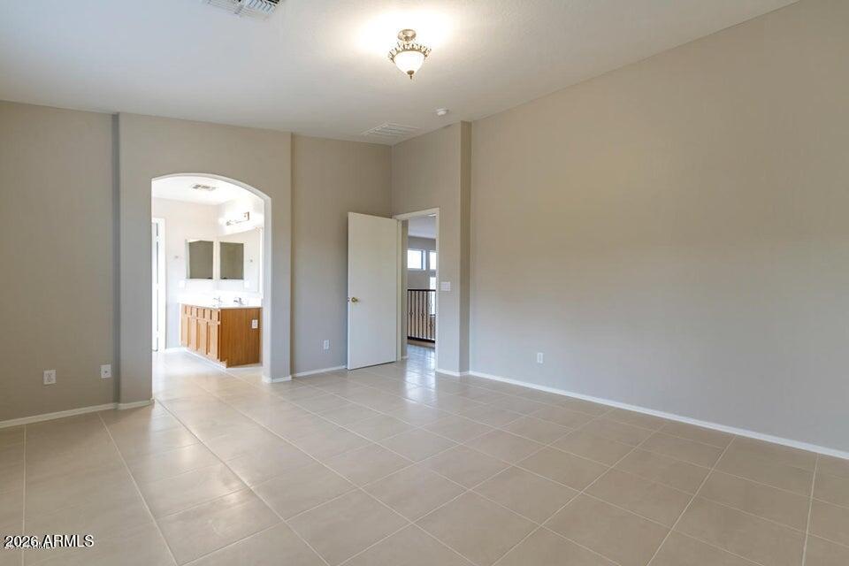 1705 E BEAUTIFUL Lane