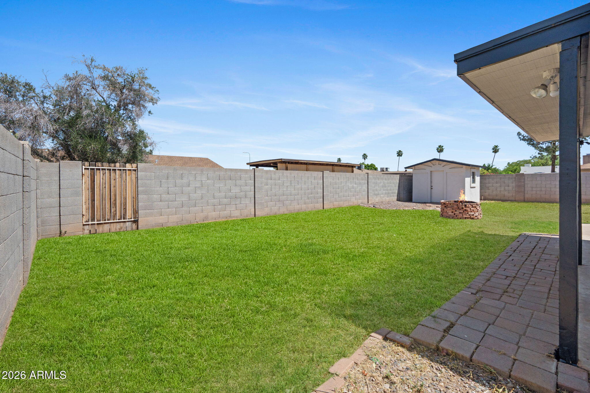 1664 E DEL RIO Drive