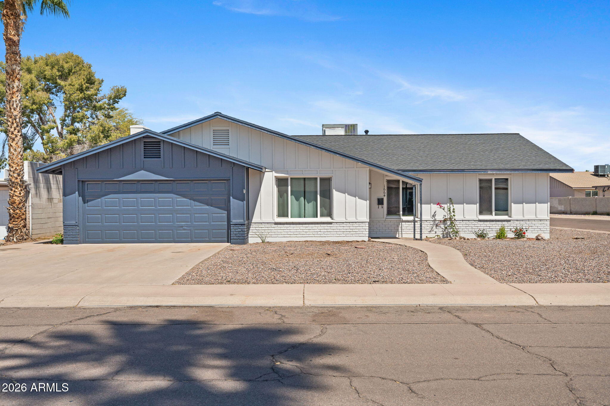 1664 E DEL RIO Drive