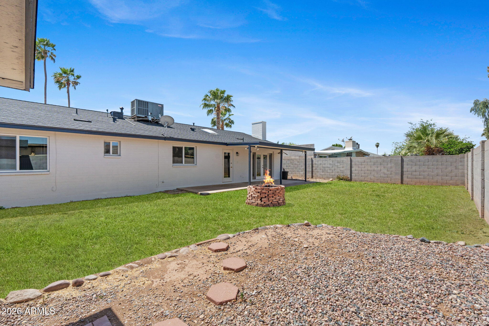 1664 E DEL RIO Drive