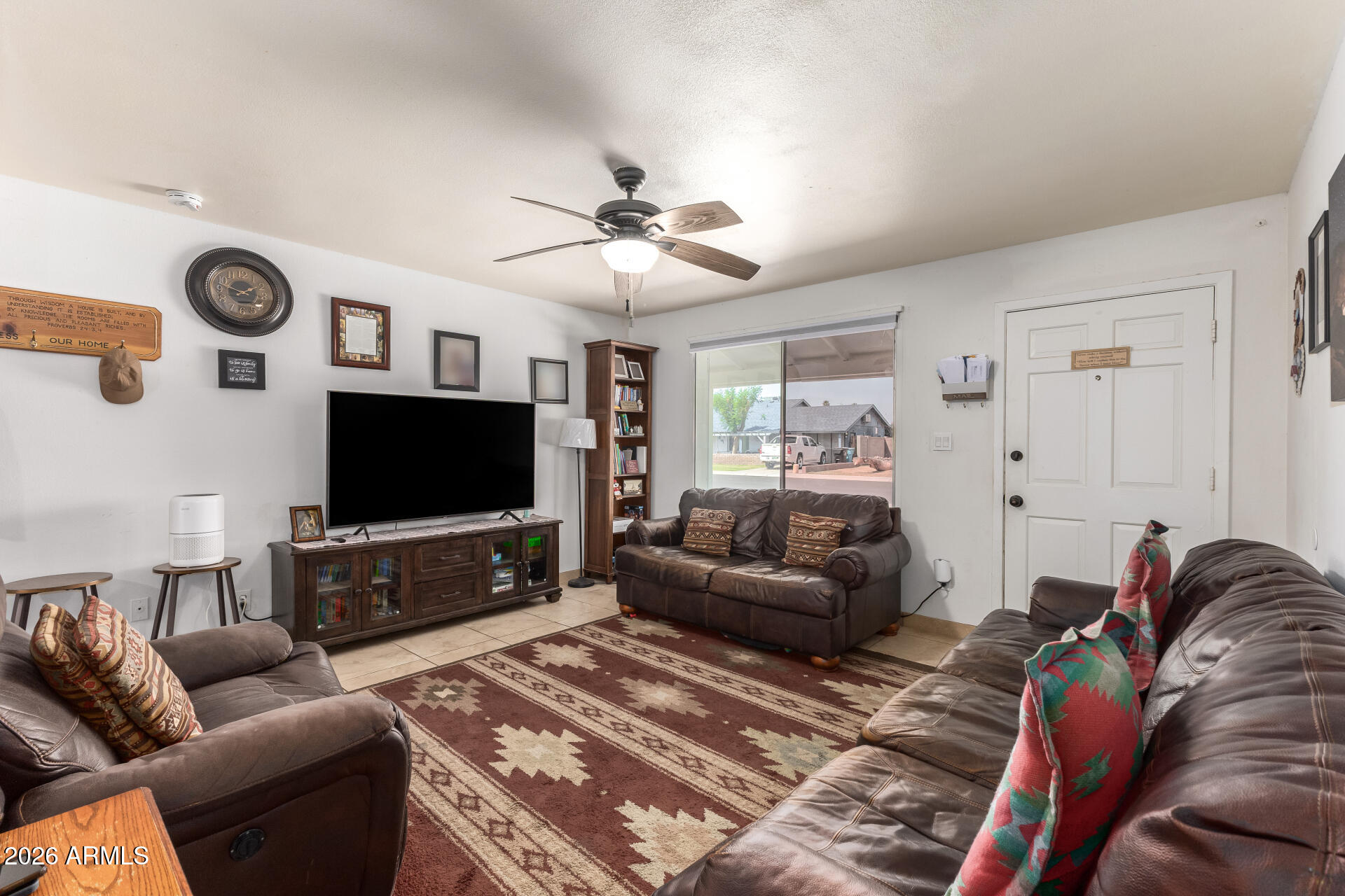 2347 W POINSETTIA Drive N