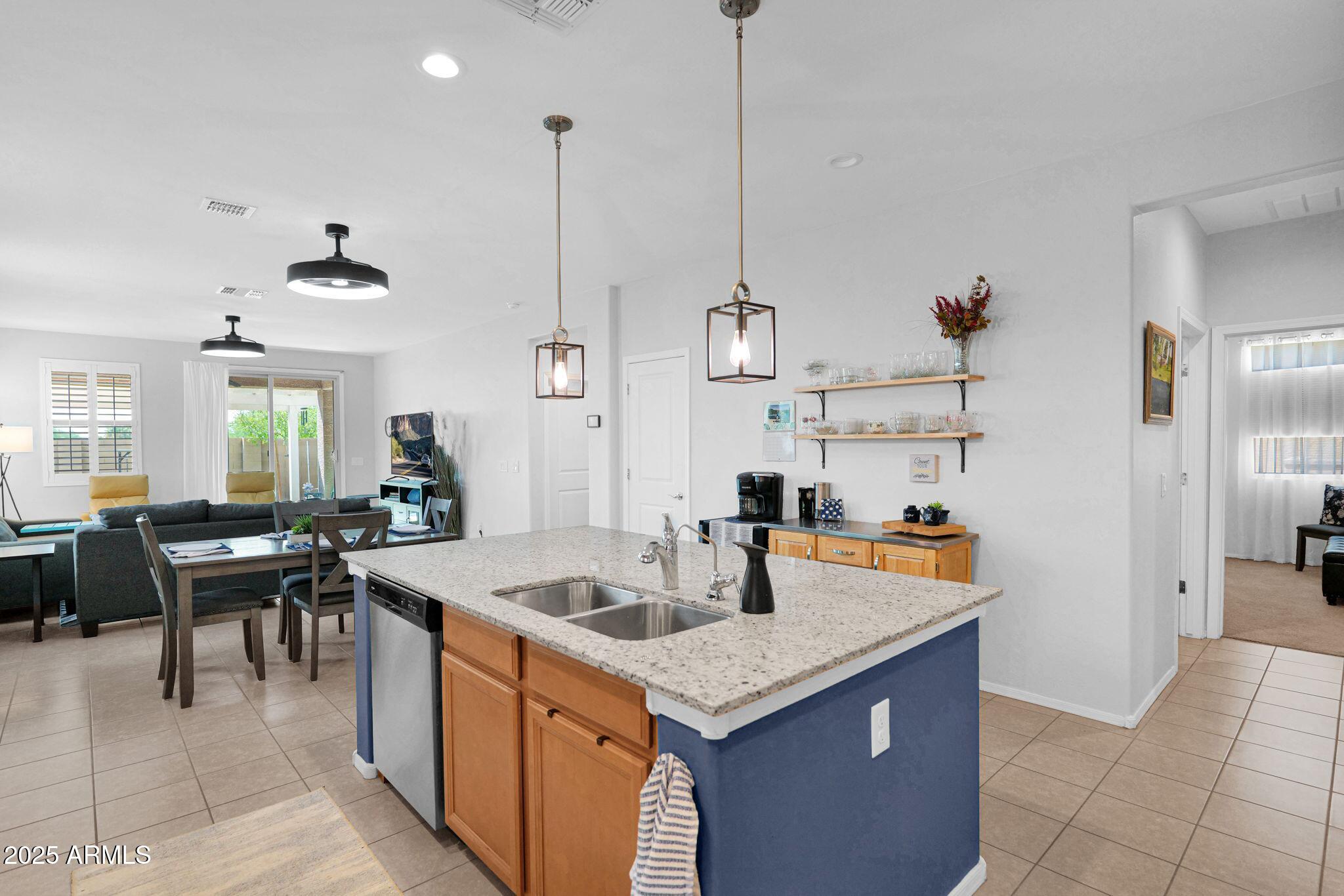 455 N RAINBOW Way