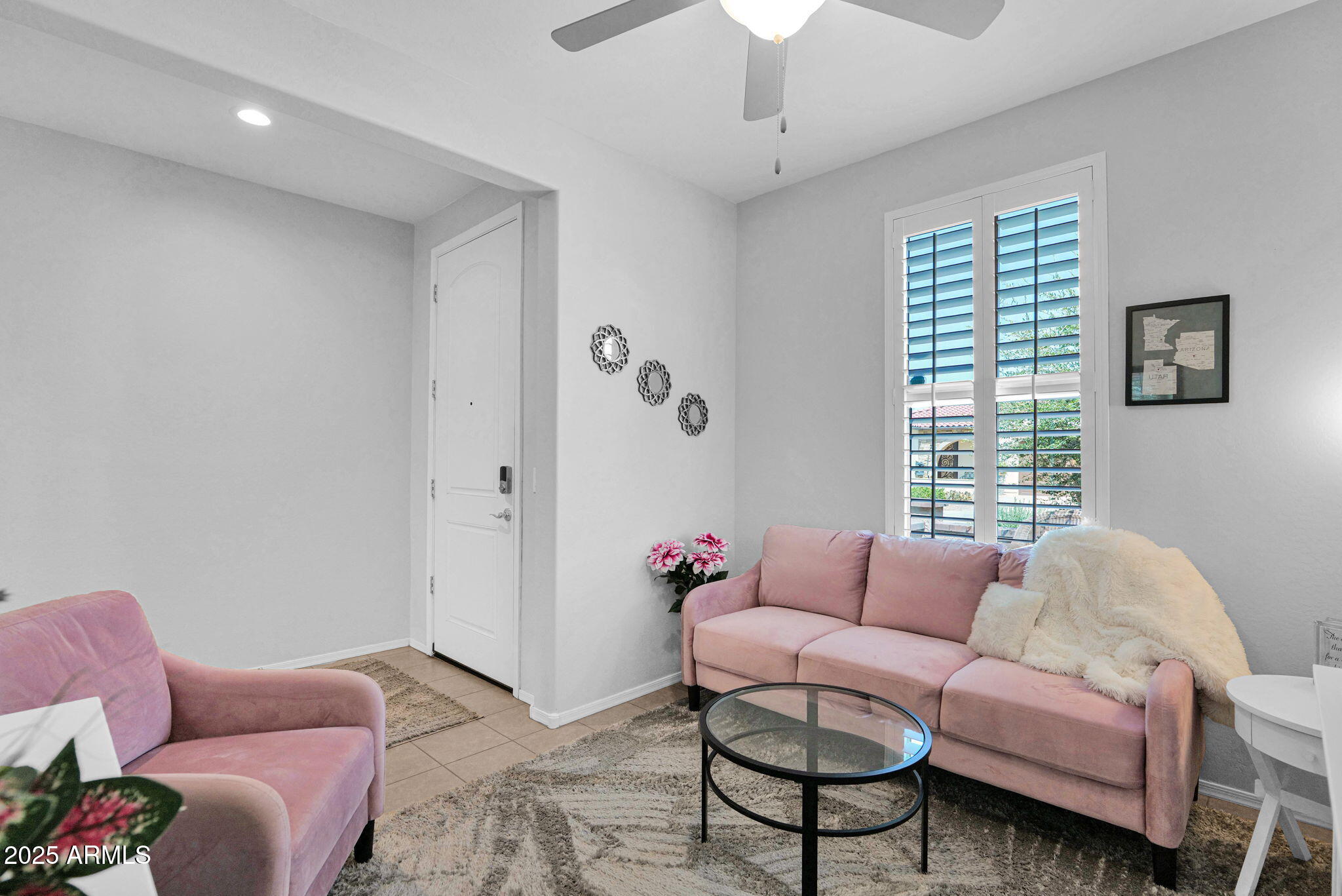 455 N RAINBOW Way