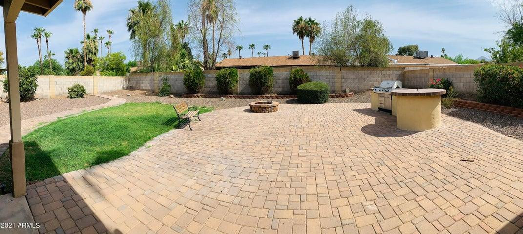 8832 E Lupine Avenue