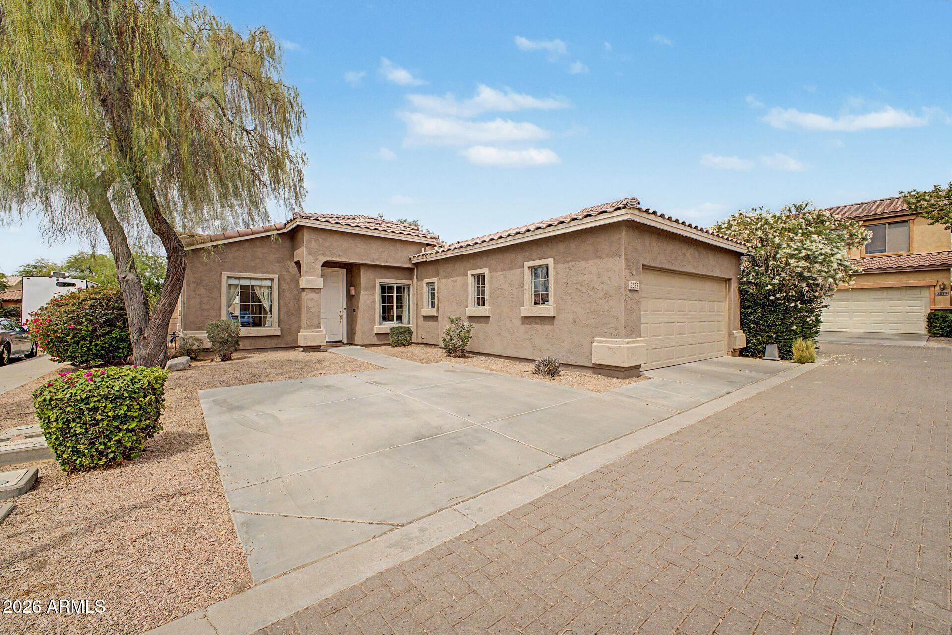 2562 E RIVIERA Drive
