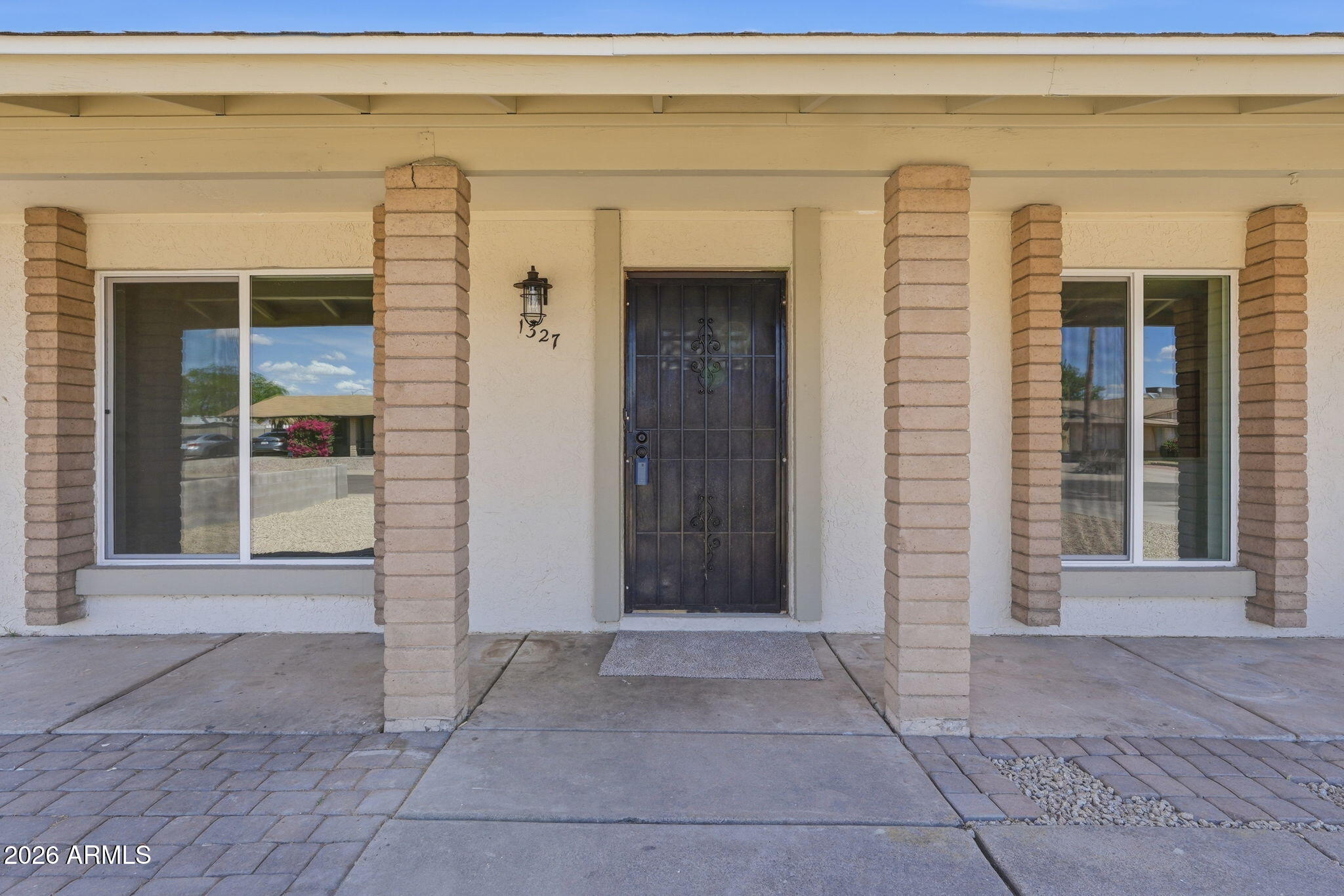 1327 W PIUTE Avenue