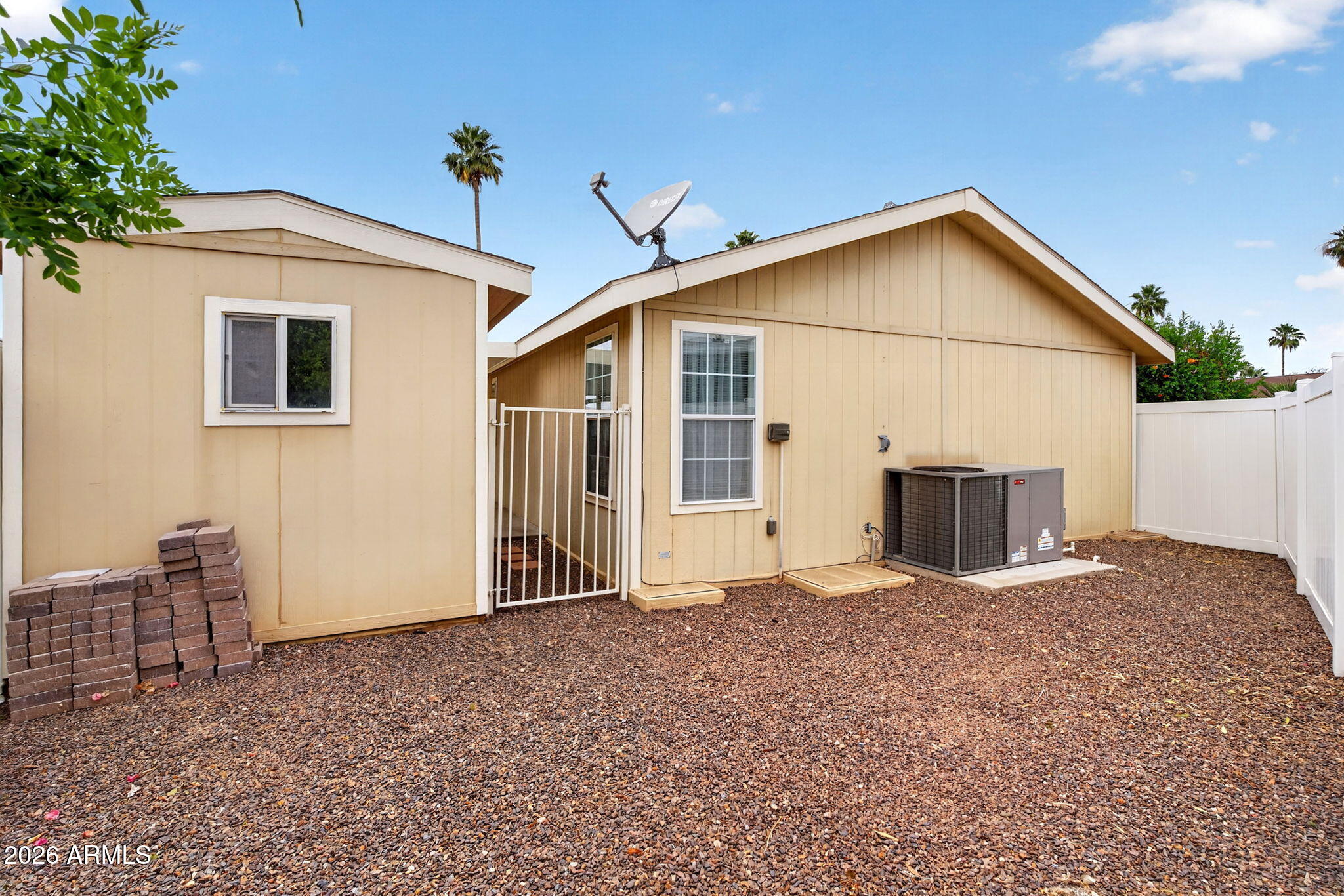201 S GREENFIELD Road 359