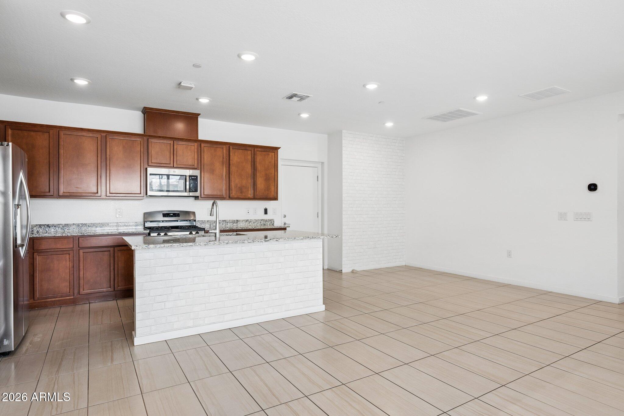 760 E Doral Avenue 101