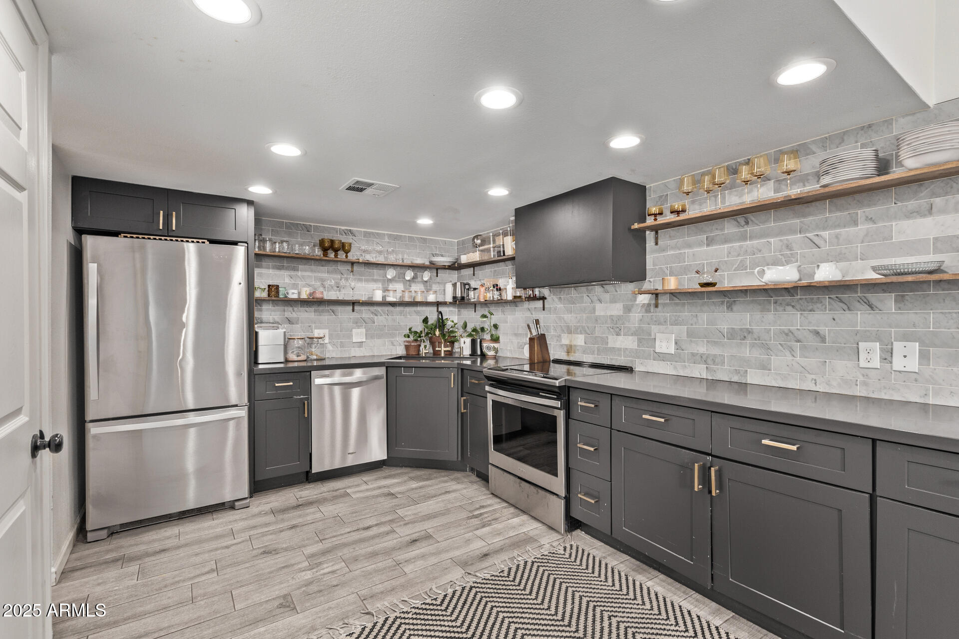 334 W MEDLOCK Drive D102