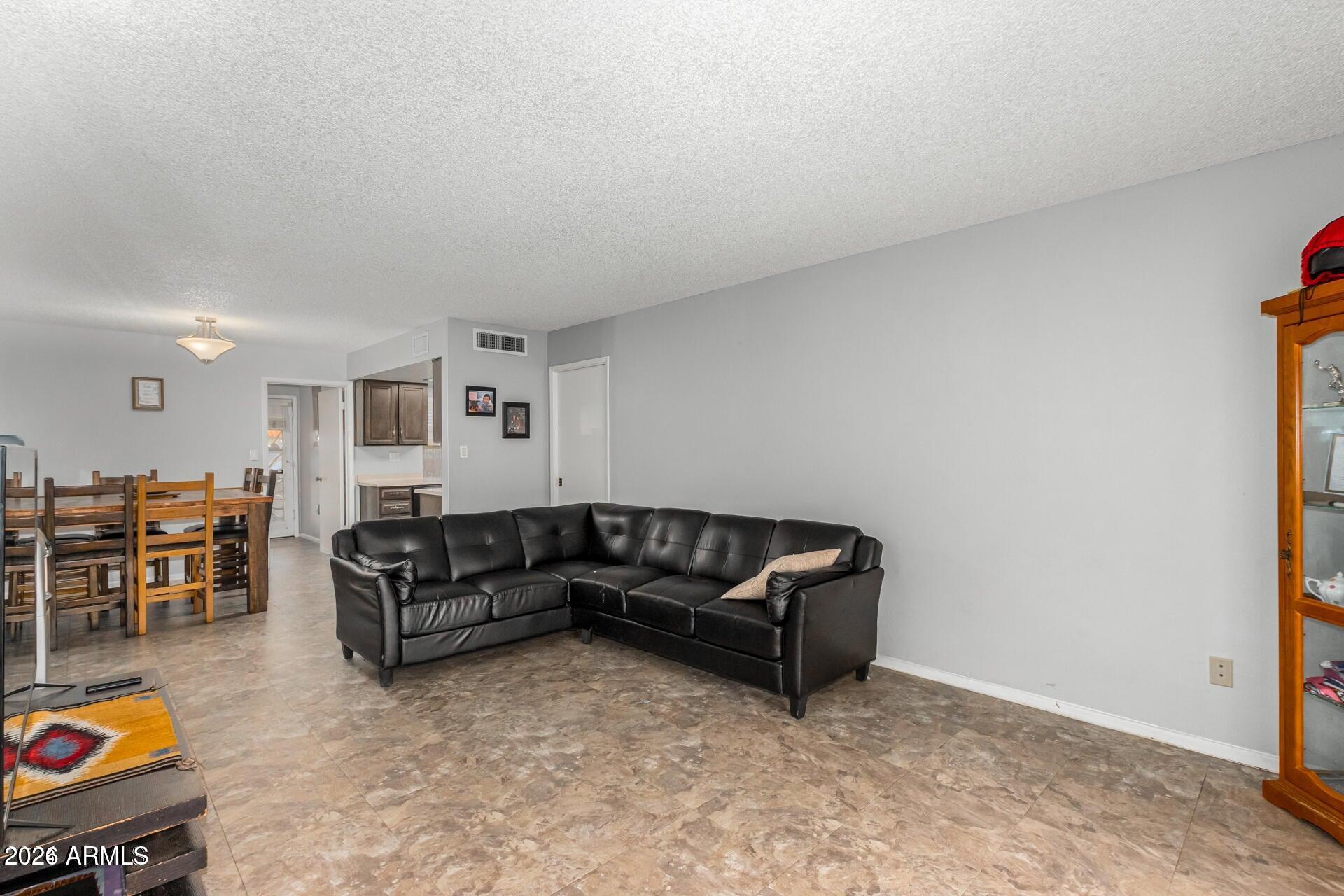 2925 W LAMAR Road
