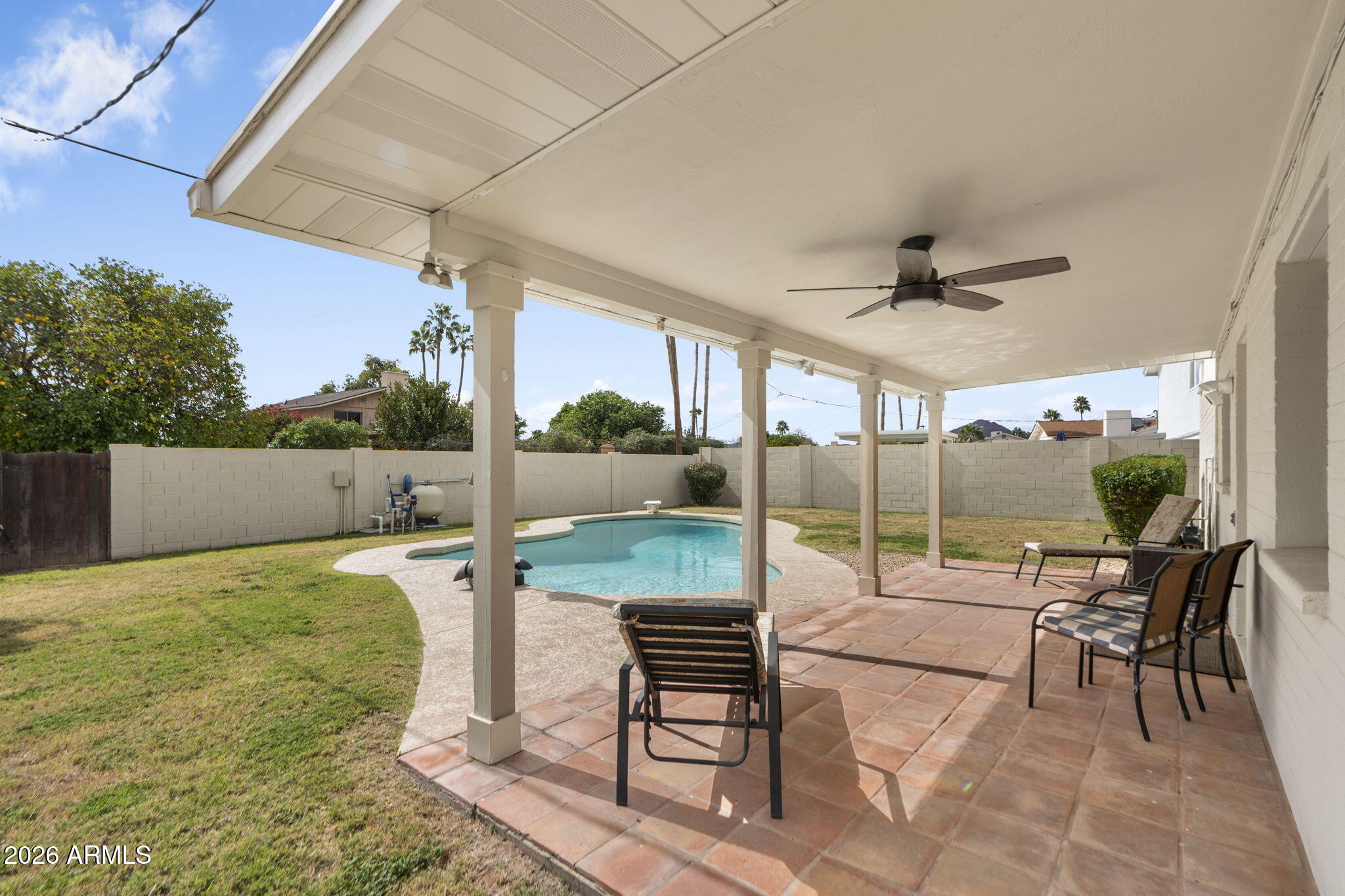 8619 E LINCOLN Drive