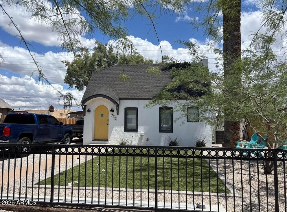 733 S 3RD Street