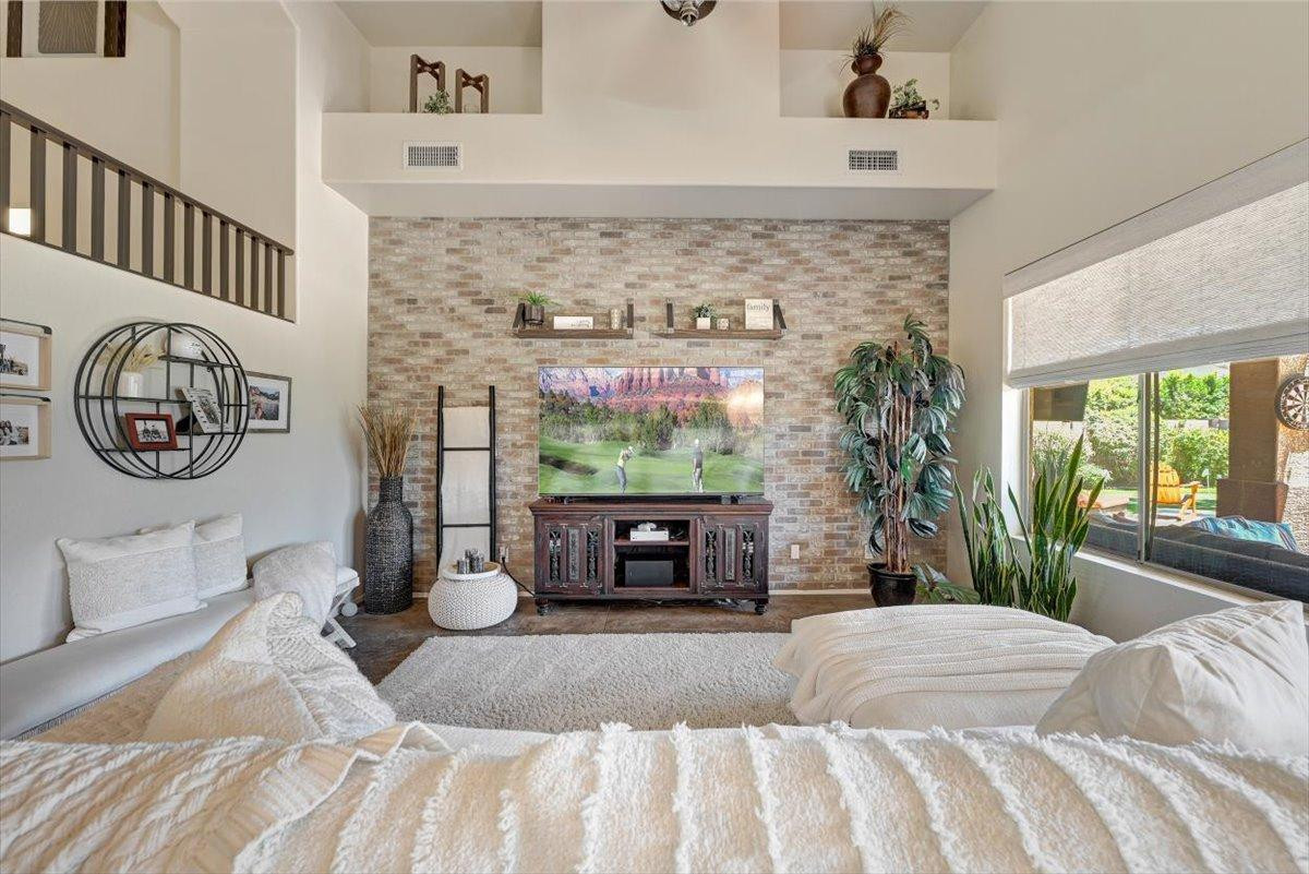 7723 E Phantom Way