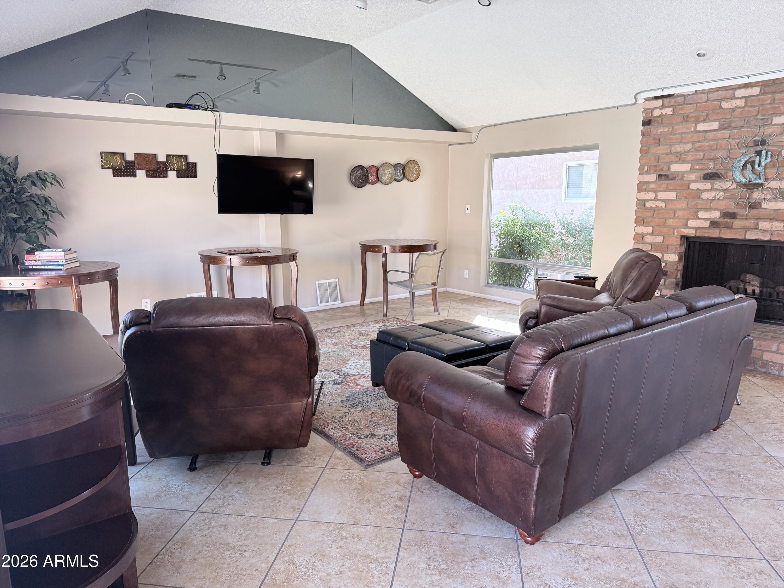 5525 E THOMAS Road O12
