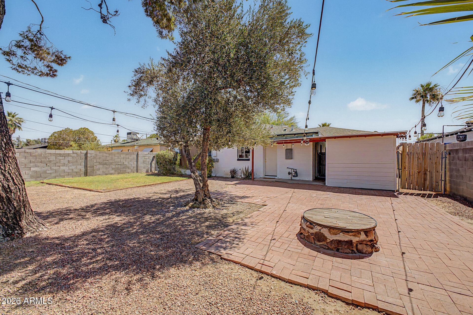 4238 N 10th Place