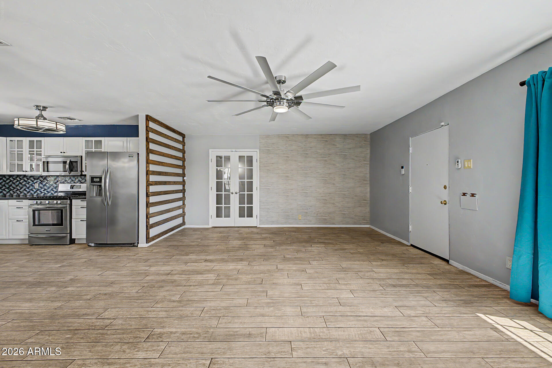 4238 N 10th Place
