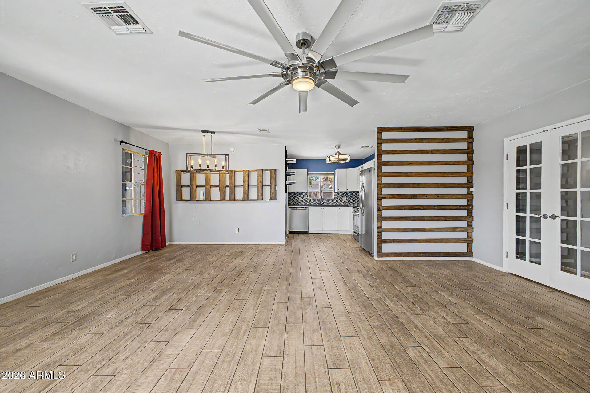 4238 N 10th Place