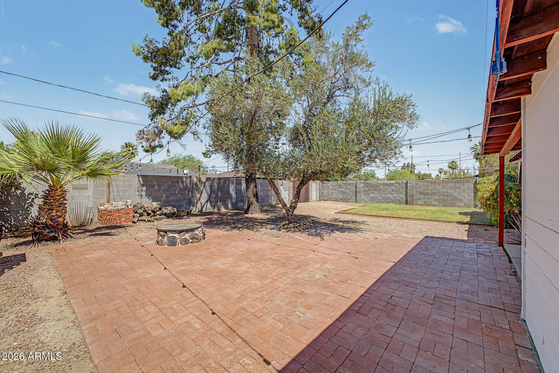 4238 N 10th Place