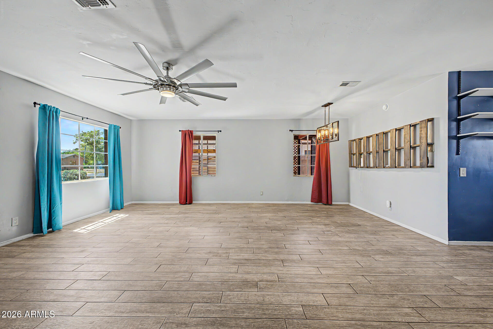 4238 N 10th Place