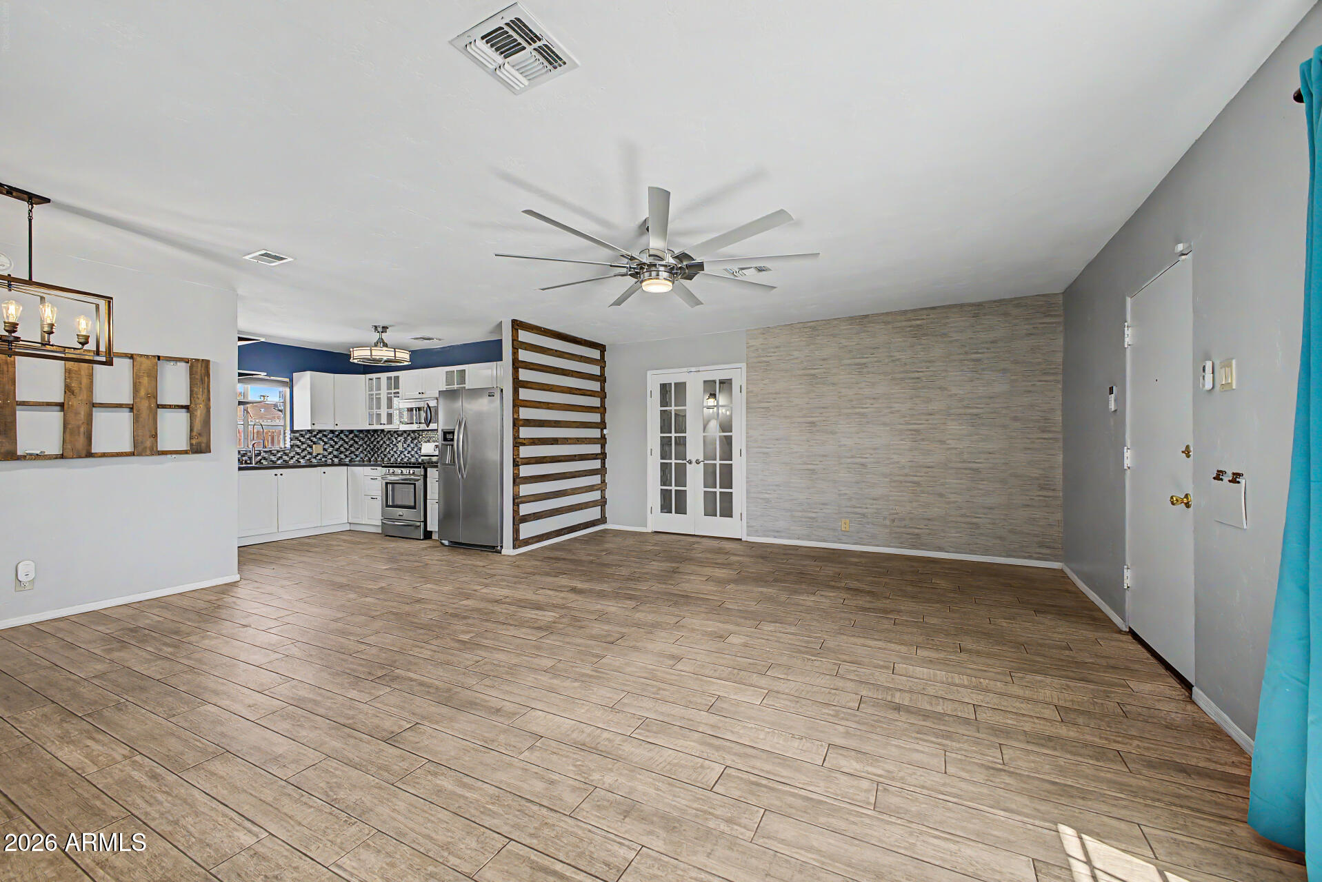 4238 N 10th Place