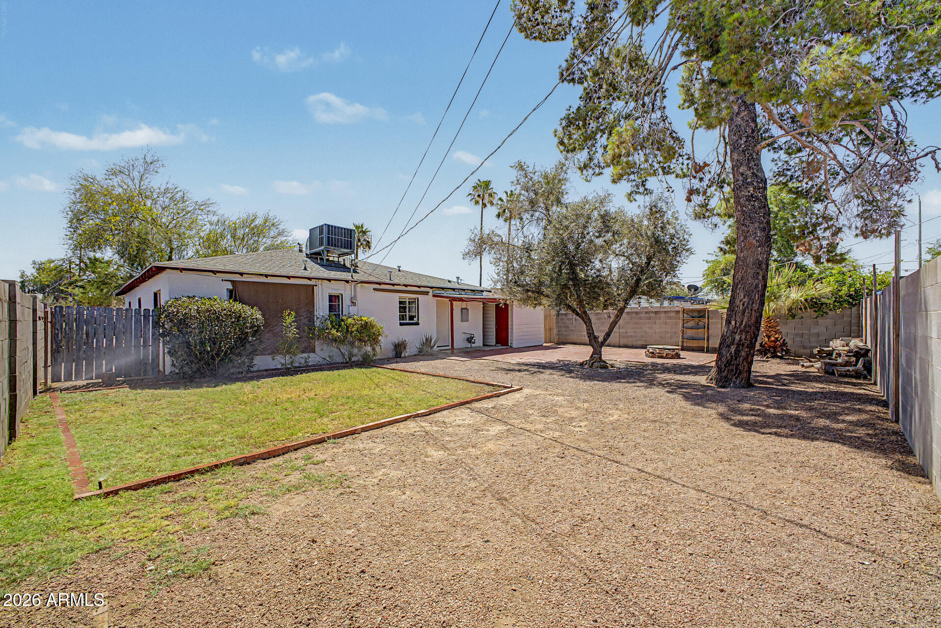 4238 N 10th Place