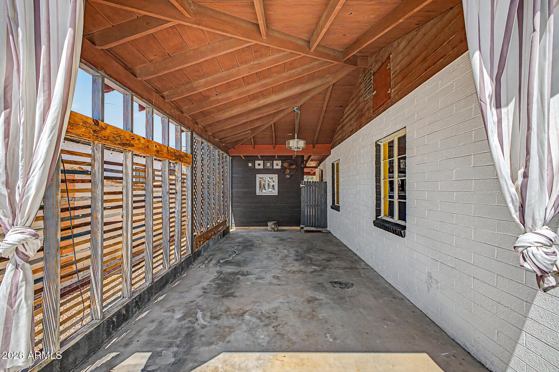 4238 N 10th Place