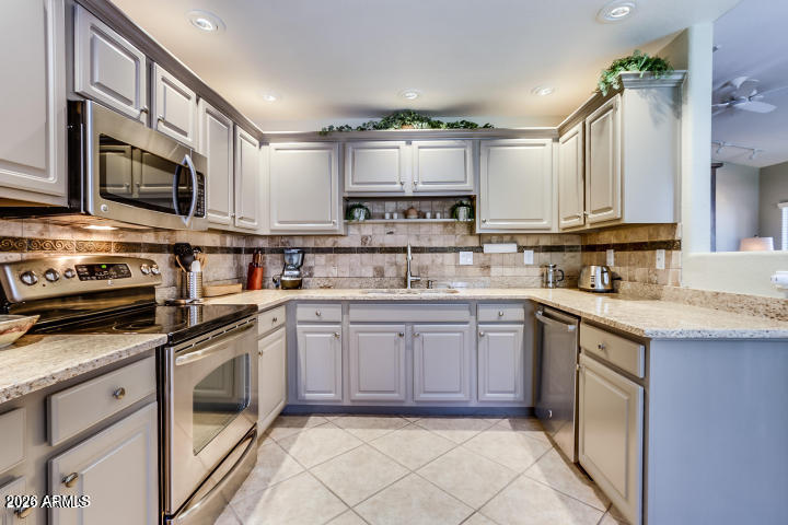 9455 E RAINTREE Drive 2039