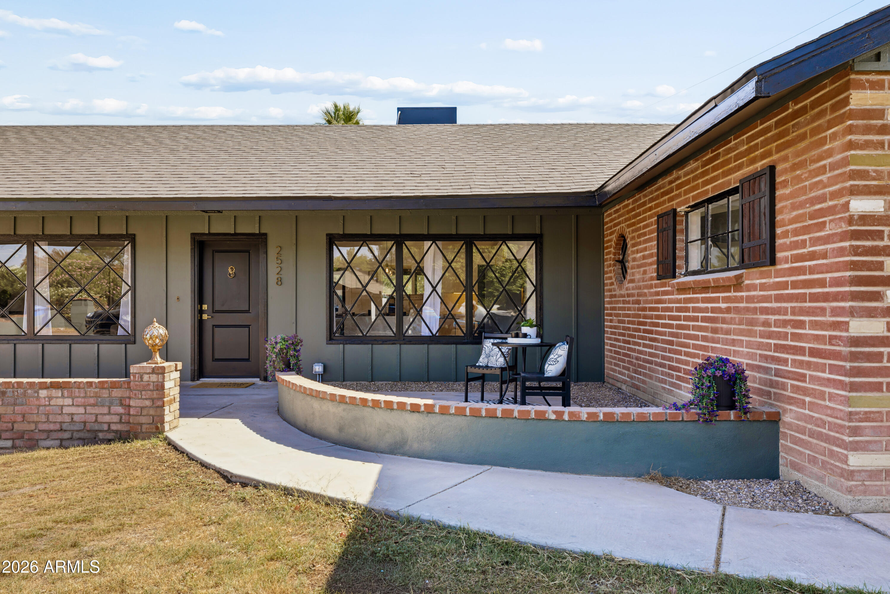 2528 N 48TH Place N