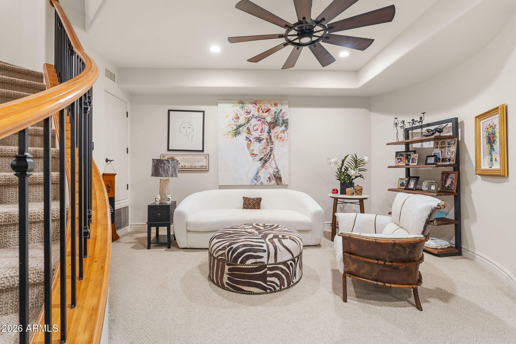 7 E OAKWOOD HILLS Drive