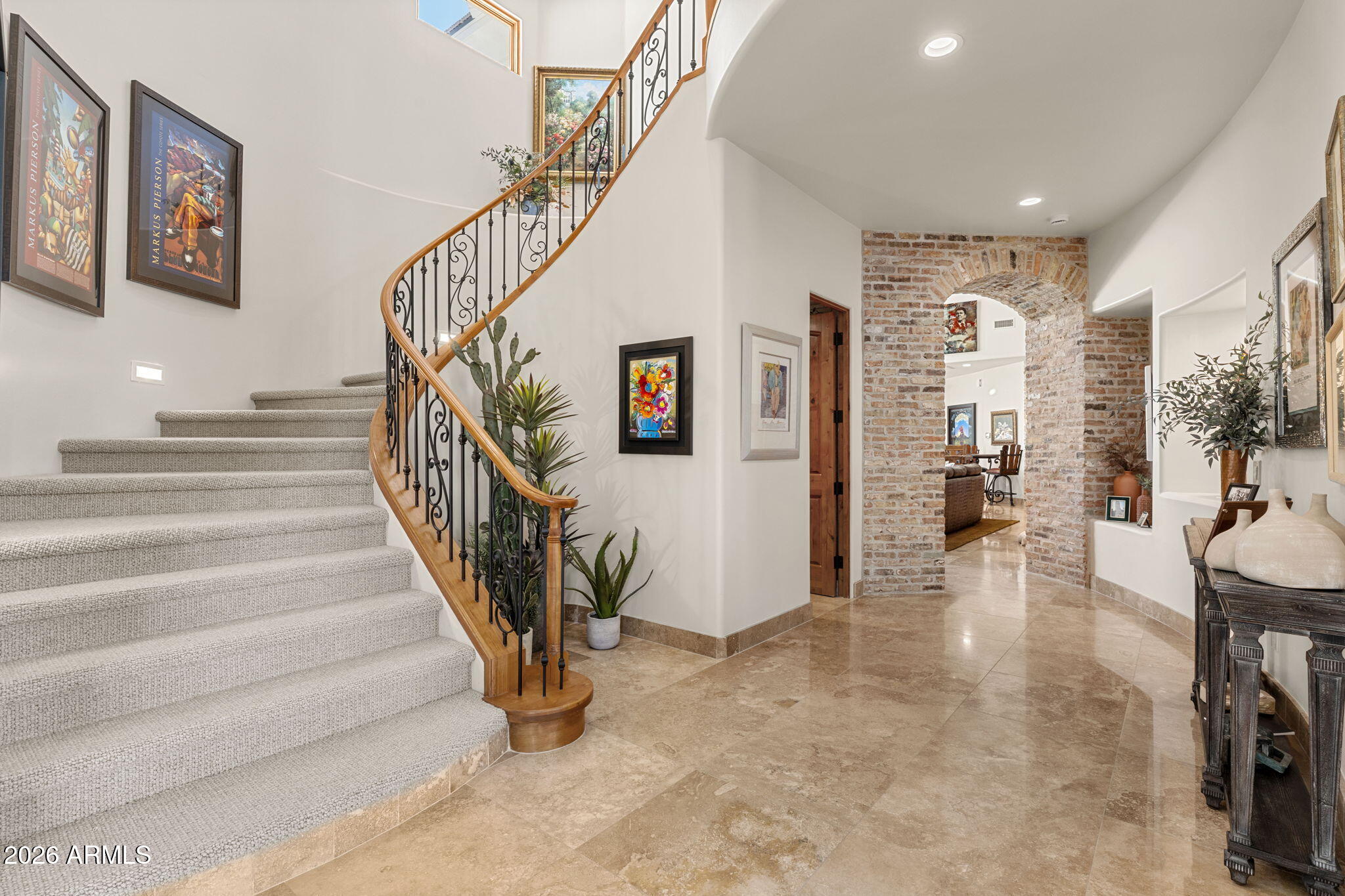7 E OAKWOOD HILLS Drive