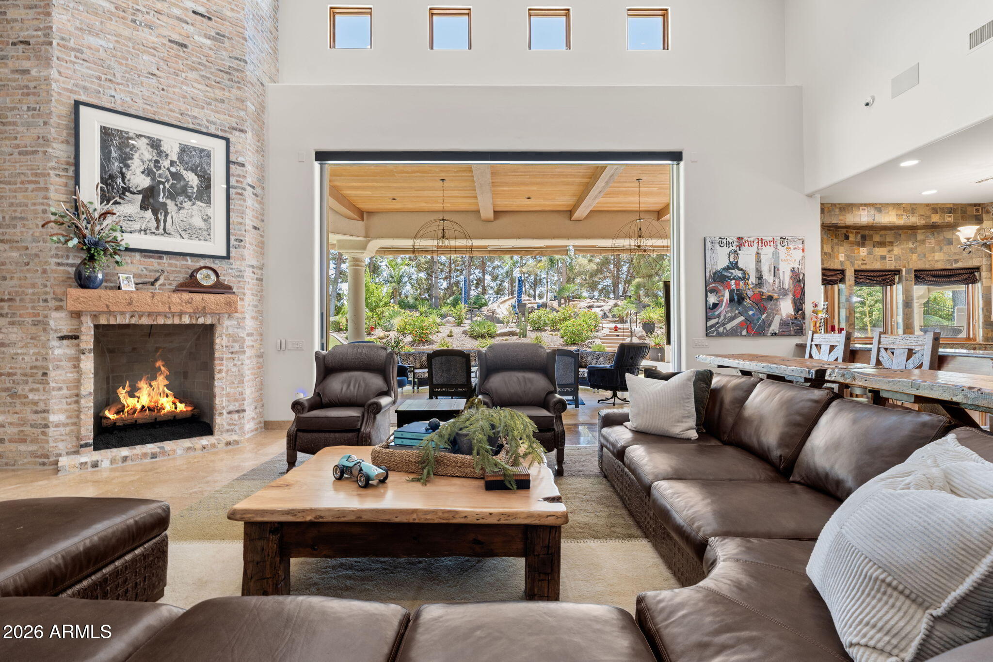 7 E OAKWOOD HILLS Drive