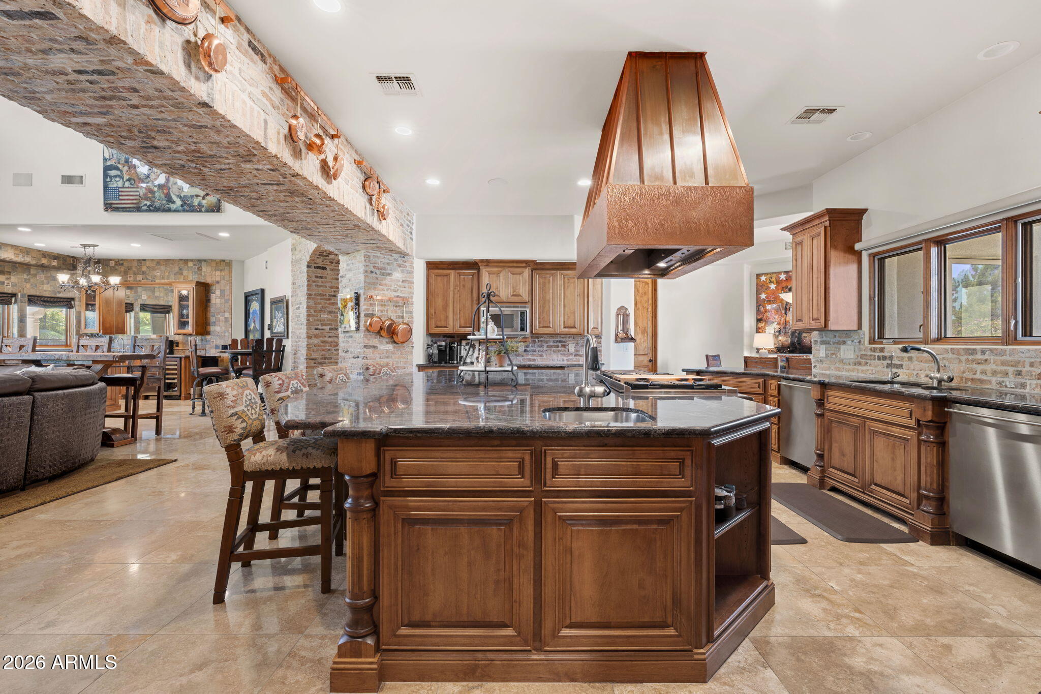 7 E OAKWOOD HILLS Drive