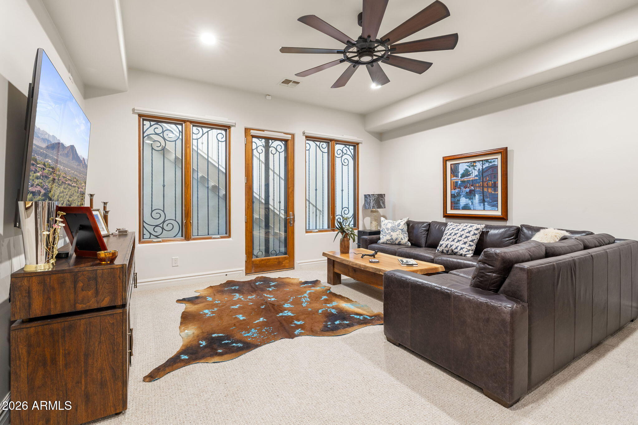7 E OAKWOOD HILLS Drive