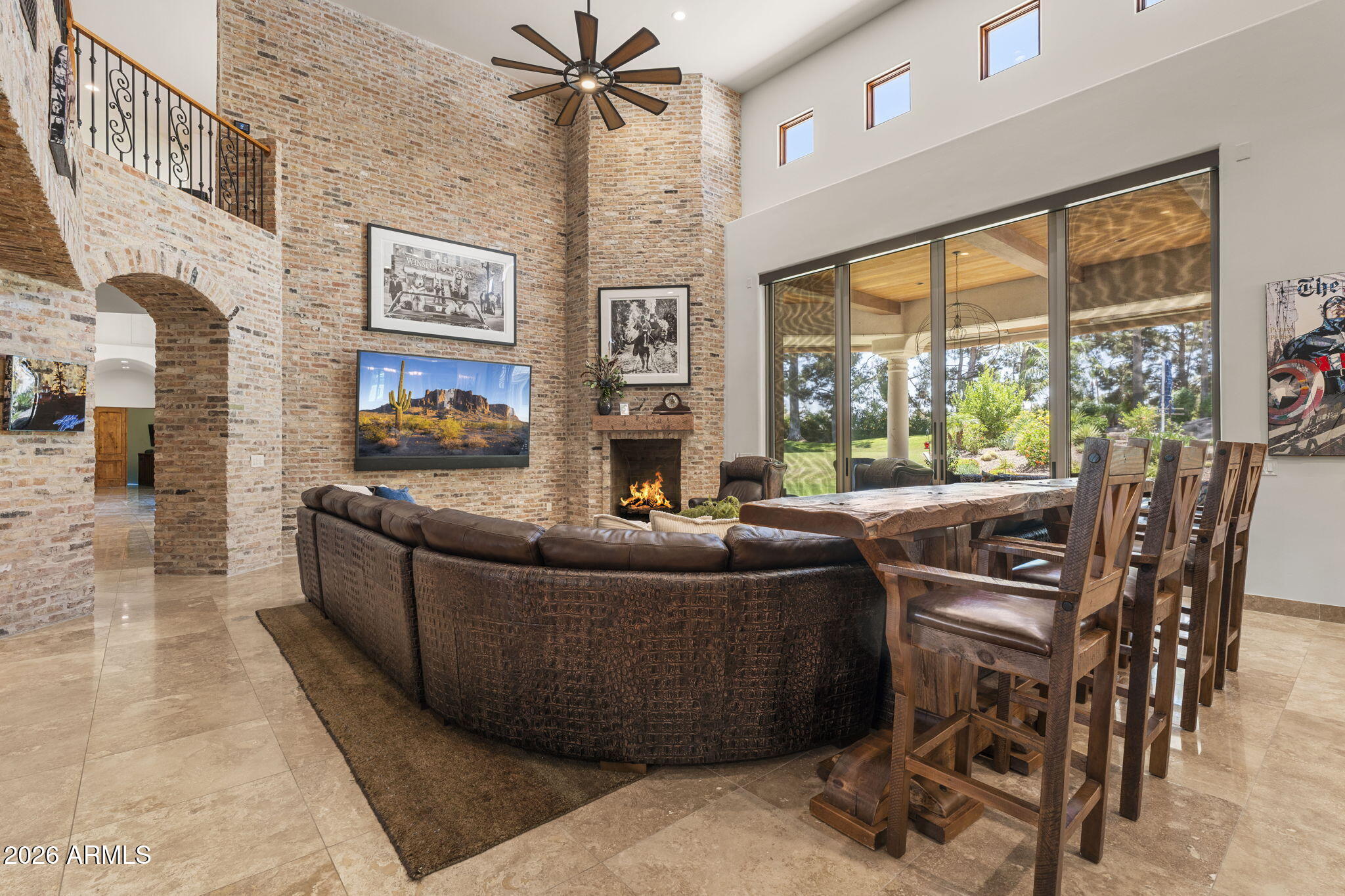 7 E OAKWOOD HILLS Drive